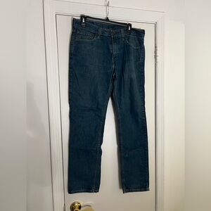 Levi's 511 skinny jeans #skinnyjeans
Size 33W 32L
Small stain on leg, see photos